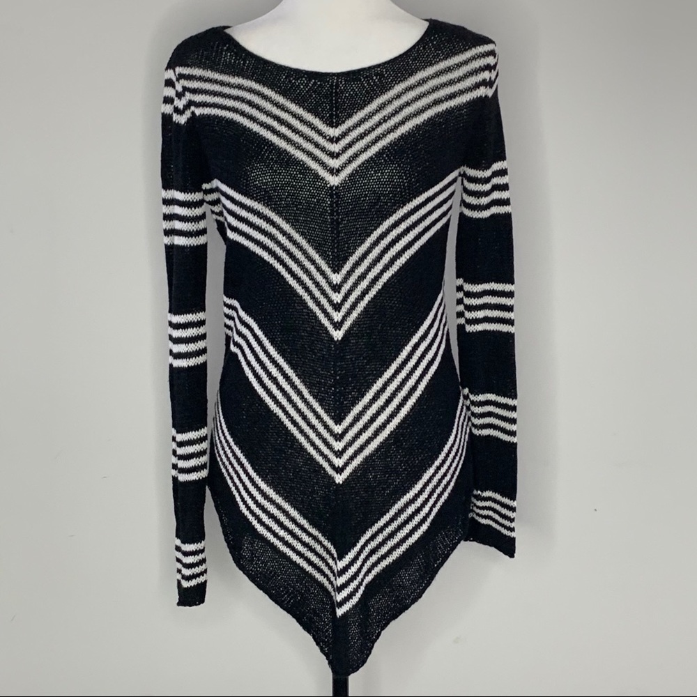 Black and white sweater top